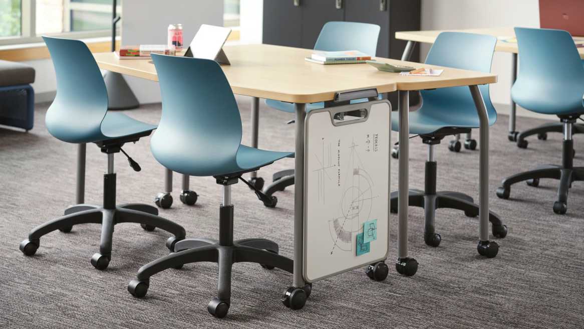 Agree Four-leg Stacking Chair